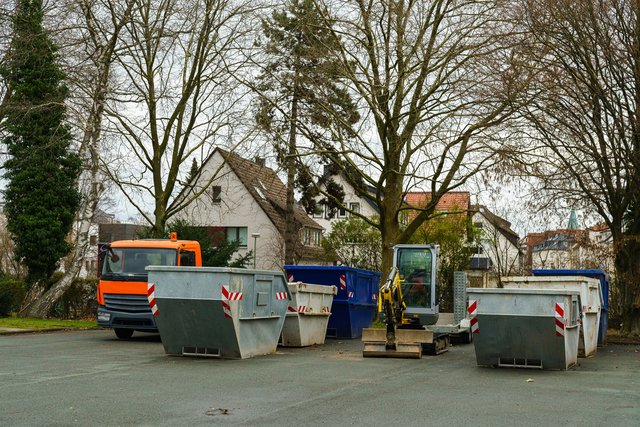 5 Signs It’s Time to Hire a Dumpster for Your Home Cleanup